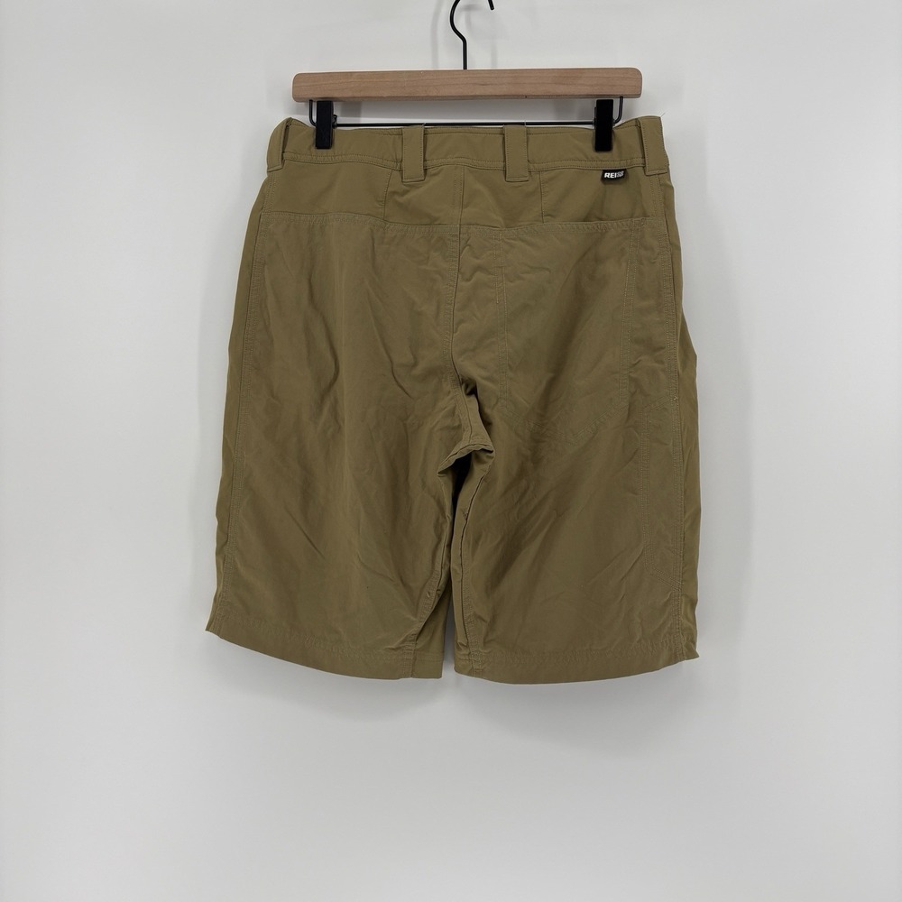REI Men's Size 32 Tan Belted Stretch Nylon Outdoor Hiking Shorts 11" Inseam - Picture 2 of 8